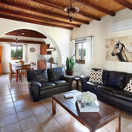 Amera Luxury Villas Peyia Habitación foto